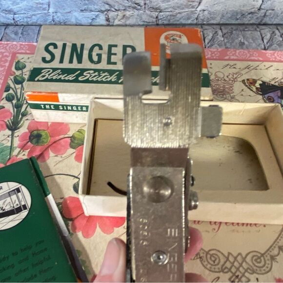 Singer Sewing Machine Blind Stitch Attachment Vintage Original Box Instructions - Picture 8 of 10
